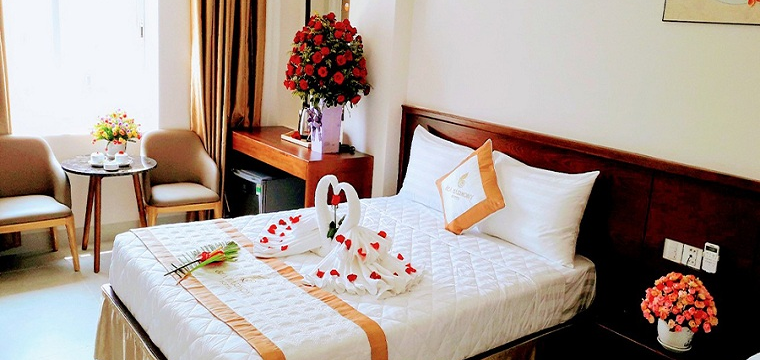 3 tác dụng không ngờ của những chiếc gối nhỏ trong khách sạn