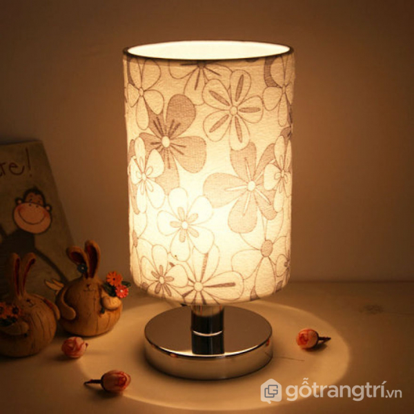 Mẫu đèn để bàn phòng ngủ nhỏ gọn GHO-2101