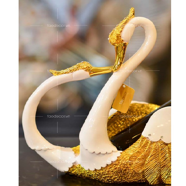 Thiên nga hầu rượu vàng