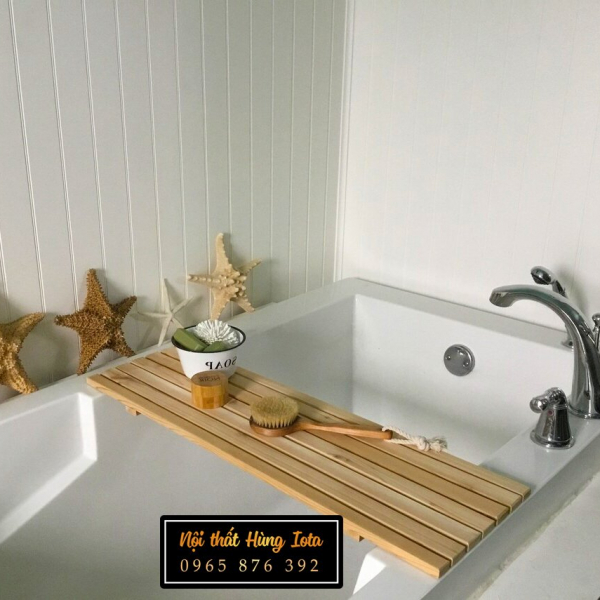 Kệ gỗ để ngang bồn tắm decor không gian đẹp thơ mộng KG83